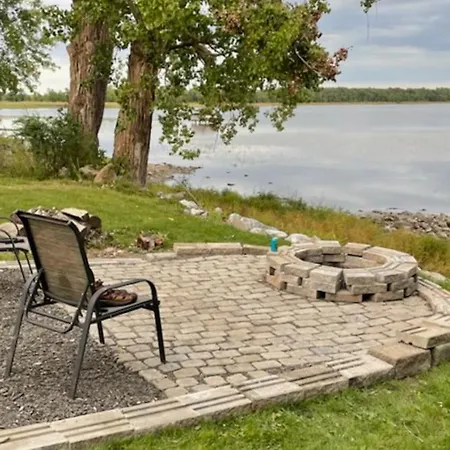 Modern Cabin Lakefront Getaway